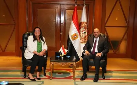 وزير العمل يلتقي برئيسة الوفد المغربي لتعزيز التعاون في مؤتمر العمل العربي