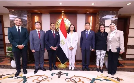 وزيرة التضامن الاجتماعي تلتقي بوزير الدولة السنغافوري للشئون الخارجية والداخلية لتعزيز التعاون