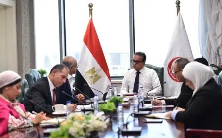 وزير الصحة يبحث مع رئيس الجمعية العالمية لجراحات الجلوكوما تطوير سبل التعاون