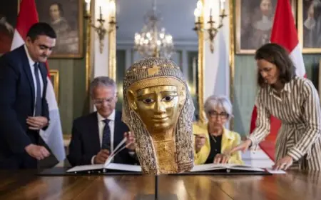 مصر تستعيد قناع مومياء ذهبي نادر من سويسرا وتحقق انتصارًا أثريًا مهمًا