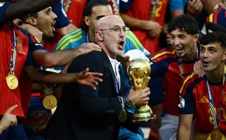 سبب انتقاد دي لا فوينتي لنادي برشلونة بعد التتويج بكأس العالم