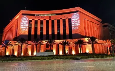 مبنى وزارة الصحة يتألق باللون البرتقالي احتفاءً باليوم العالمي لسلامة المرضى