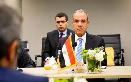 وزير الخارجية يؤكد أهمية الأمن الملاحي وفق القانون الدولي