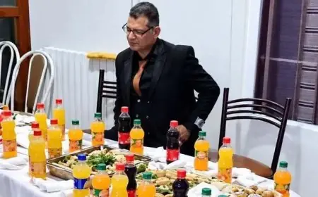 جزائريون ينظمون عرسا جماعيا لليتيم مروانة بعد احتفاله بزفافه وحيدا