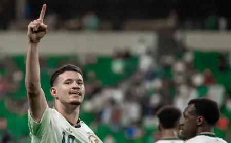 الأخوين أبو الشامات يقودان تشكيل السعودية لمواجهة الكويت في خليجي 27