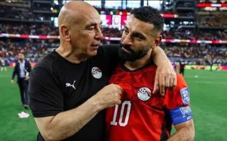 بعد حادثة «أنجولا».. هل انتهى «شهر العسل» بين محمد صلاح وحسام حسن؟