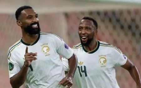 السعودية تتفوّق بثلاثة أهداف مقابل لا شيء على الكويت في بداية المباراة