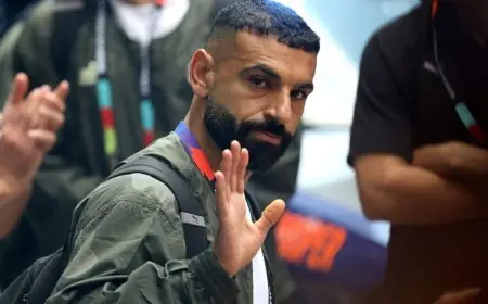 مدافع منتخب مصر يغادر المعسكر بأسلوب محمد صلاح جذاب