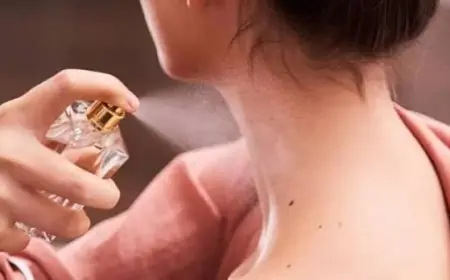 الاستخدام العشوائي للعطور ومزيلات العرق: هل يشكل خطرًا على صحتك؟ تحذيرات هامة