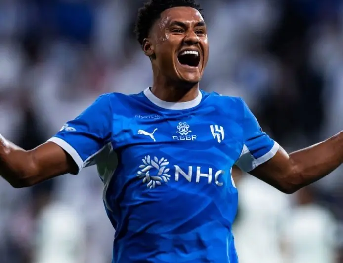 واتكينز يشيد بجمهور الهلال بعد تسجيله هدفاً في مرمى الأهلي: جمهور استثنائي