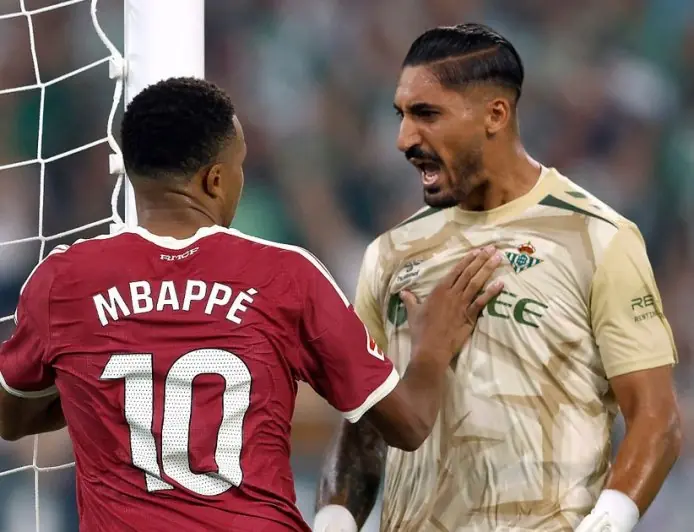 ريال مدريد يواجه ظلماً تحكيمياً ضد بيتيس وقاعدة كروية غامضة تُشعل الجدل