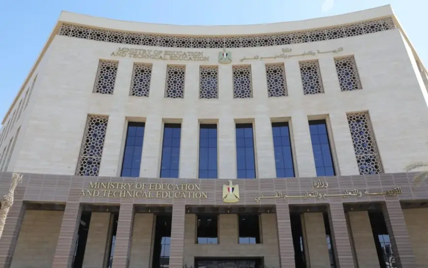 الحقيقة الكاملة: وزارة التربية والتعليم تنفي شائعات إلغاء مادة العلوم المتكاملة للصف الأول الثانوي