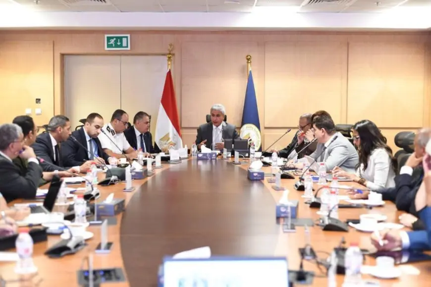 وزير السياحة والآثار يقود أول اجتماع لتحضيرات مصر لكسوف الشمس الكلي أغسطس 2027
