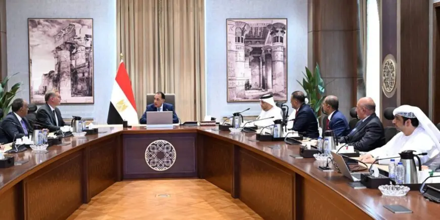 رئيس الوزراء يجتمع مع مسئولي إمارة الفجيرة لمتابعة تنفيذ المشروع وتحقيق التقدم المطلوب
