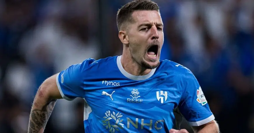 الهلال يسيطر على الشوط الأول بهدفين رائعين من سافيتش وسامرفيل ضد الأهلي