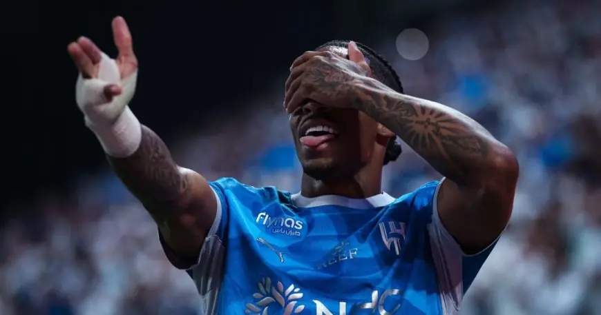 الهلال ينتصر على الأهلي بثلاثية وواتكينز يسجل أول أهدافه في المباراة