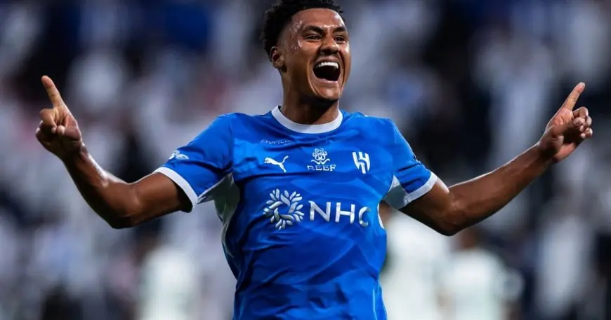 واتكينز يشيد بجمهور الهلال بعد تسجيله هدفاً في مرمى الأهلي: جمهور استثنائي