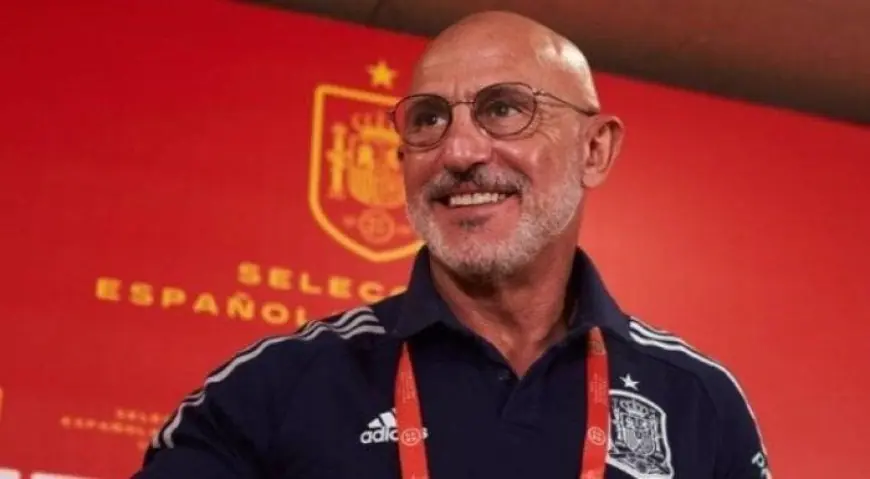 مدرب إسبانيا يتابع نجم برشلونة لضمّه إلى المنتخب الأول