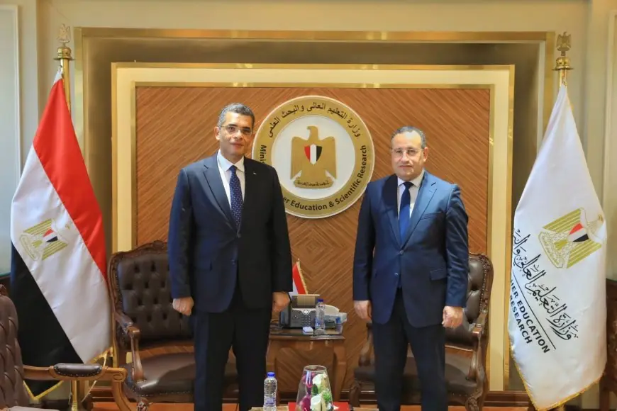 استقبال وزير التعليم العالي لمحافظ البحر الأحمر لتعزيز التعاون وجهود التنمية في المحافظة