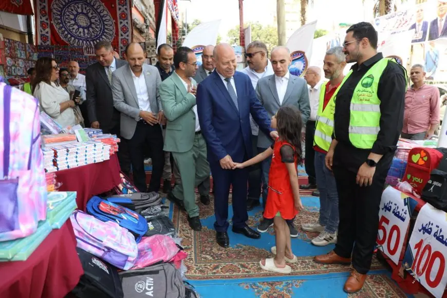 محافظ القاهرة يفتتح معرض المدارس والمستلزمات بأسعار مخفضة في شبرا
