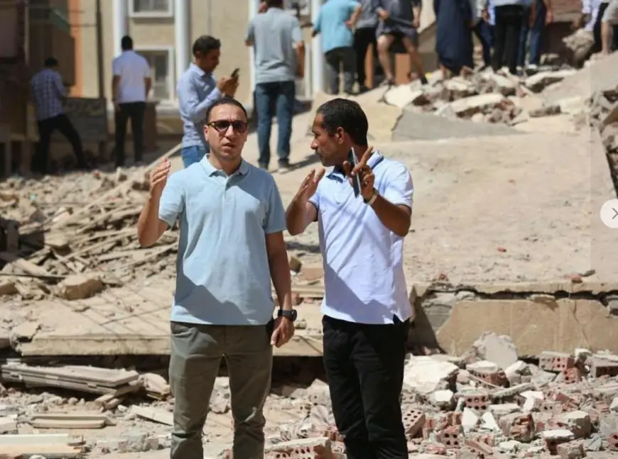 محافظ المنيا يتفقد تداعيات انهيار منزل مكون من 4 طوابق في عزبة شاهين