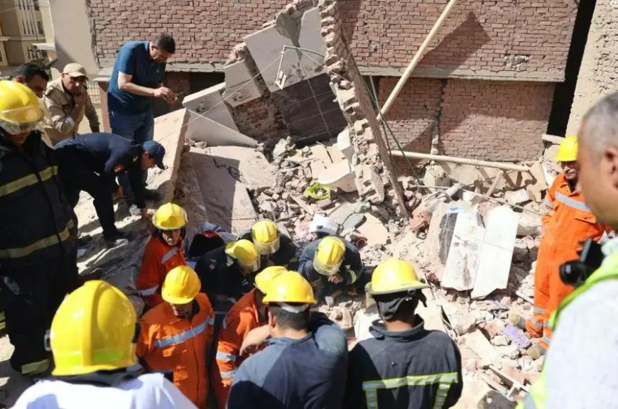 انهيار مبنى 4 طوابق بالمنيا وإنقاذ طبيبة من تحت الأنقاض