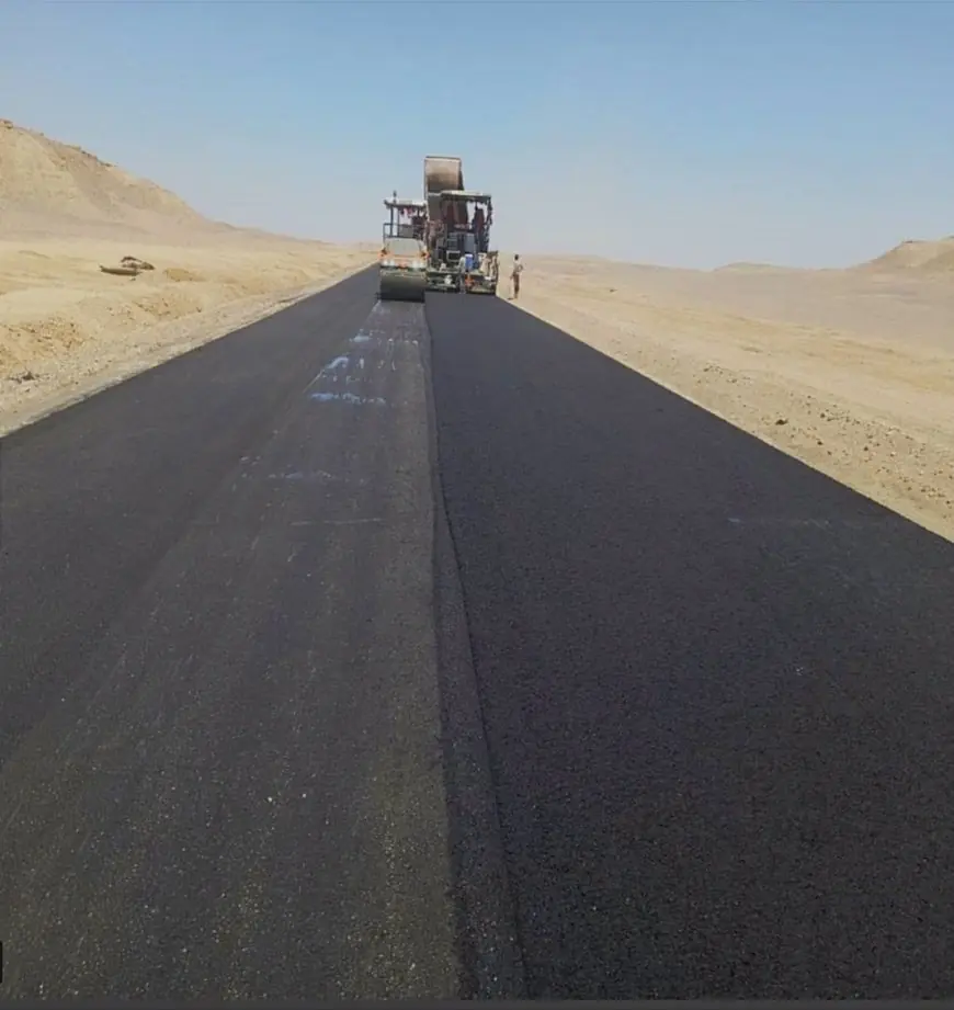 الطرق والكباري توضح حالة طريق قفط القصير وتؤكد على مواصلة التطوير المستمر