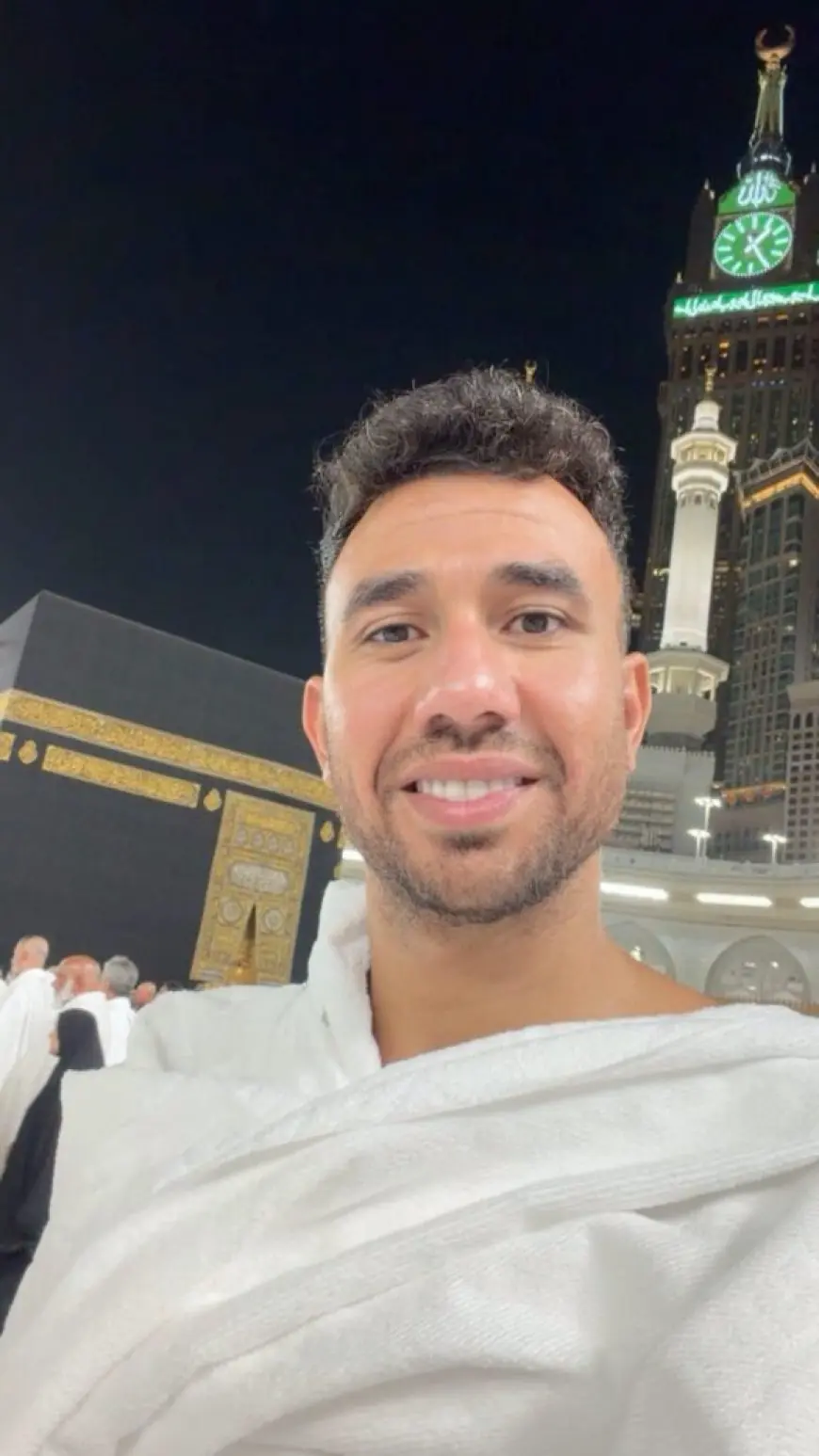 تريزيجيه يؤدي مناسك العمرة بعد غيابه عن مباراة الأهلي والرياض
