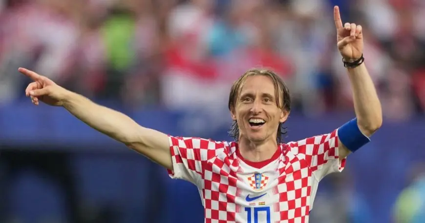 مودريتش يواصل مشواره مع المنتخب الكرواتي: إعلان رسمي من الاتحاد