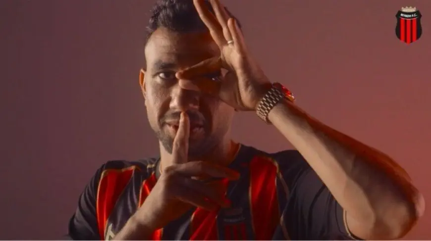 تريزيجيه يغادر مباراة الرياض والخليج بسبب الإصابة