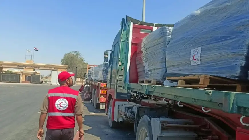 الهلال الأحمر يعزز دعم غزة بالمساعدات الإنسانية عبر القافلة 275 زاد العزة