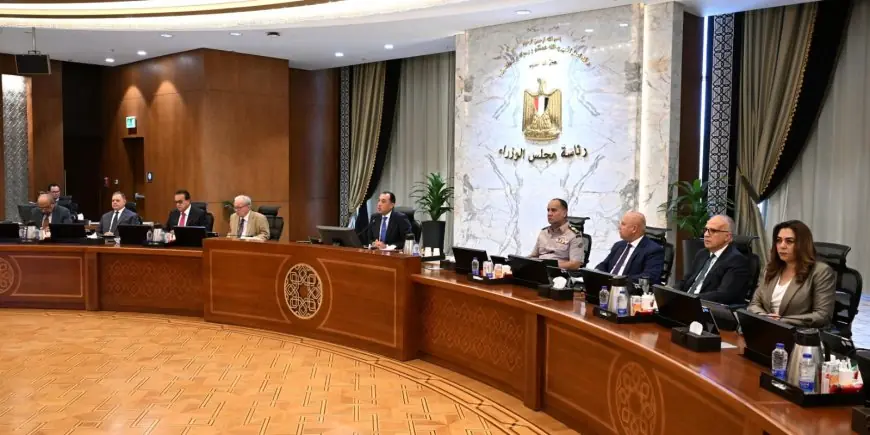 الحكومة تعلن عن تعيين 43 ألف معلم جديد قريباً لتعزيز التعليم في البلاد