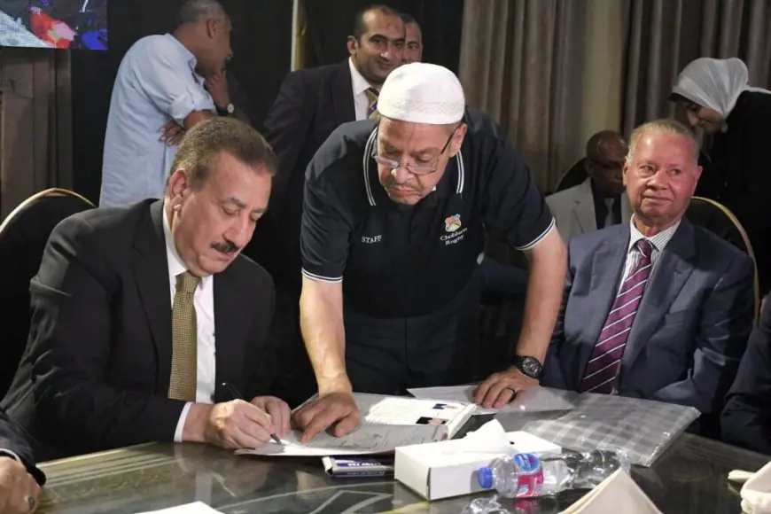 محافظ بورسعيد يدعم عروساً يتيمة في حفل زفافها بدلاً من والدها