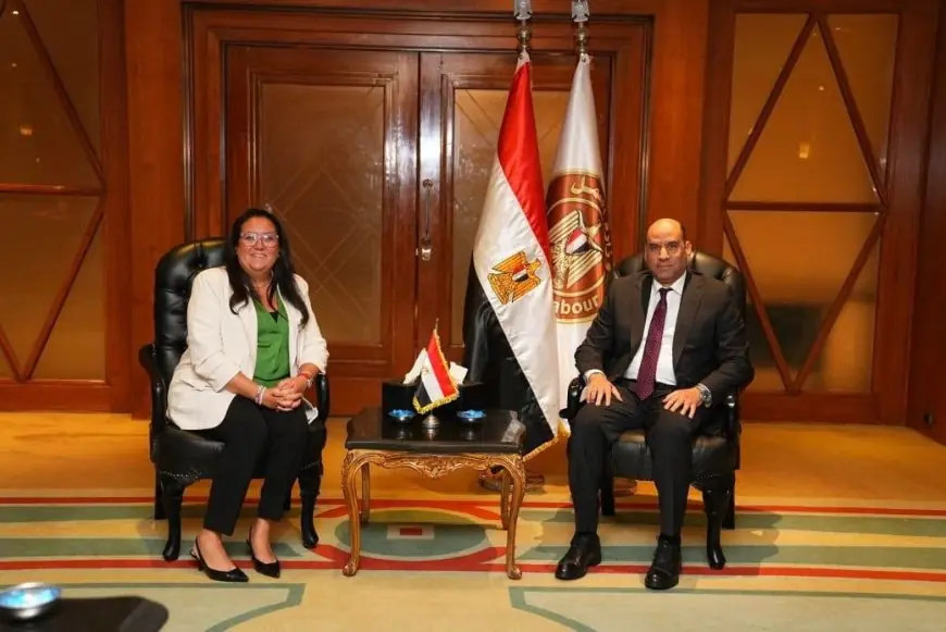 وزير العمل يلتقي برئيسة الوفد المغربي لتعزيز التعاون في مؤتمر العمل العربي