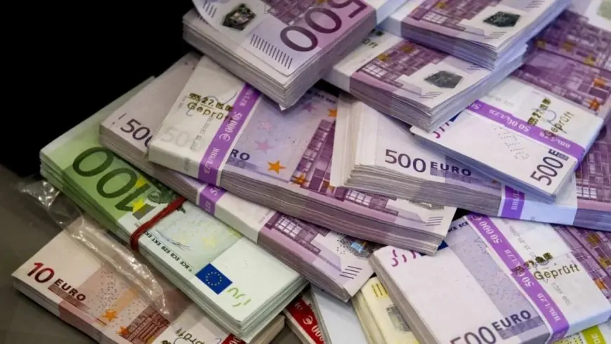 ارتفاع الدولار وتراجع اليورو والإسترليني في أسعار العملات ليوم الثلاثاء 15 سبتمبر 2026
