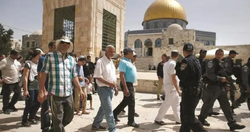 عشرات المستوطنين يقتحمون المسجد الأقصى في تصعيد جديد للتوترات