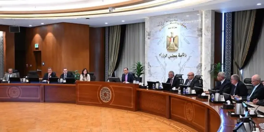 رئيس الوزراء يواصل بحث مشروع قانون لتنظيم السوق العقارية بشمولية