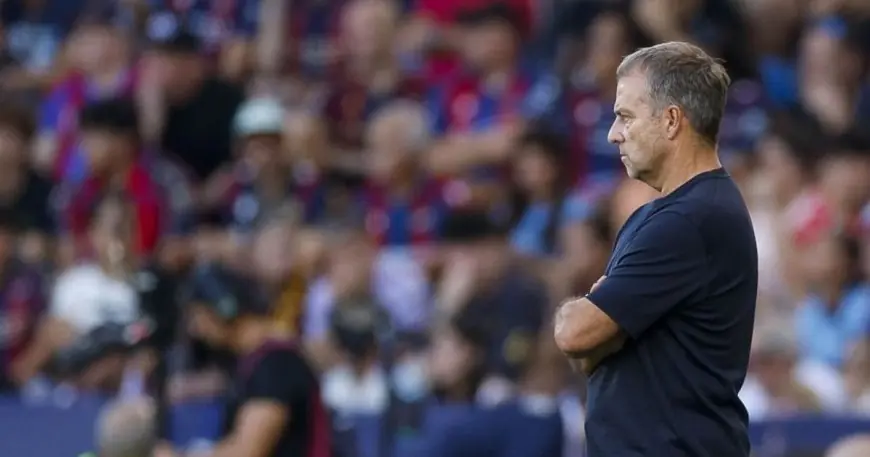 هانزي فليك على أعتاب تحطيم رقم قياسي مع برشلونة في مواجهة راسينغ