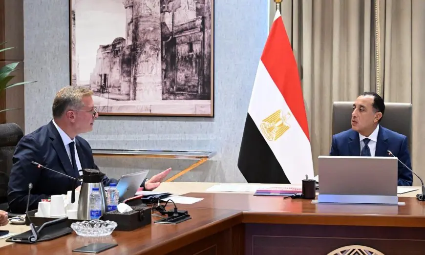 رئيس الوزراء يبحث أحدث مستجدات ملفات العمل مع وزير البترول