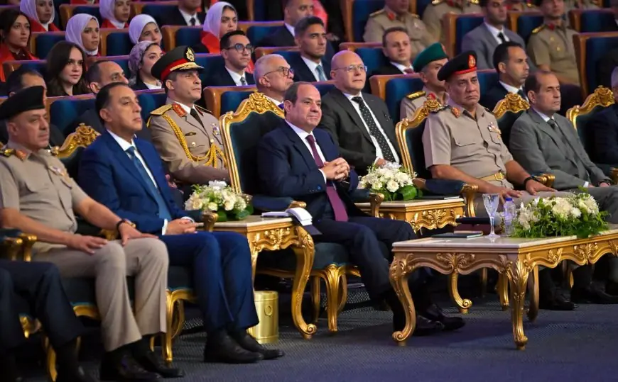 الرئيس السيسي يدعو المصريين للاهتمام ببلدهم وعدم الانشغال فقط بالأكل والشرب