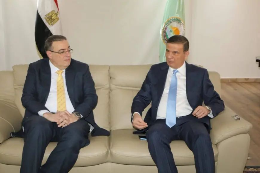 وزير الزراعة يناقش تطوير المؤسسات وزيادة كفاءة الموظفين مع رئيس التنظيم والإدارة