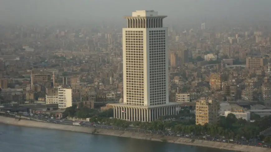 الخارجية تكشف مصير البحارة المصريين بعد استهداف سفينة Noran