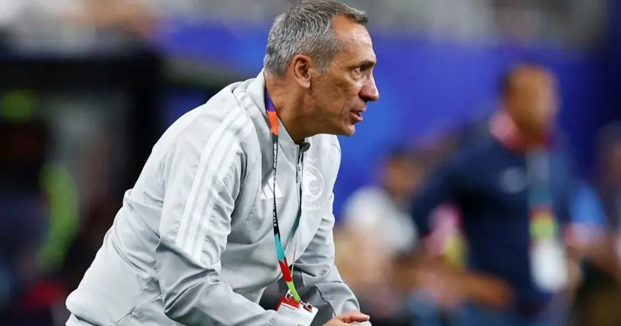 دونيس يستدعي نجم وسط الاتحاد ليحل مكان مصعب الجوير في الفريق