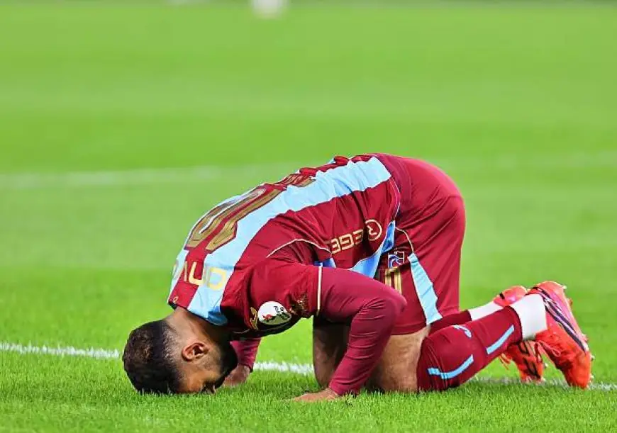 لاعب تركي يكشف: محمد صلاح أكمل صلاته بسبب سجداته المتكررة أمام جالاتا سراي