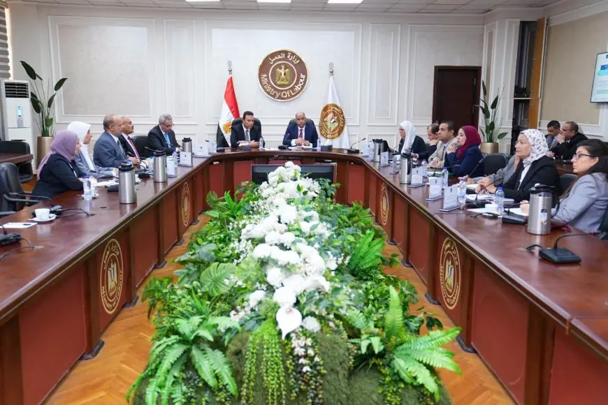وزير العمل يجتمع برئيس المركزي للتعبئة والإحصاء لتعزيز التعاون وتبادل البيانات