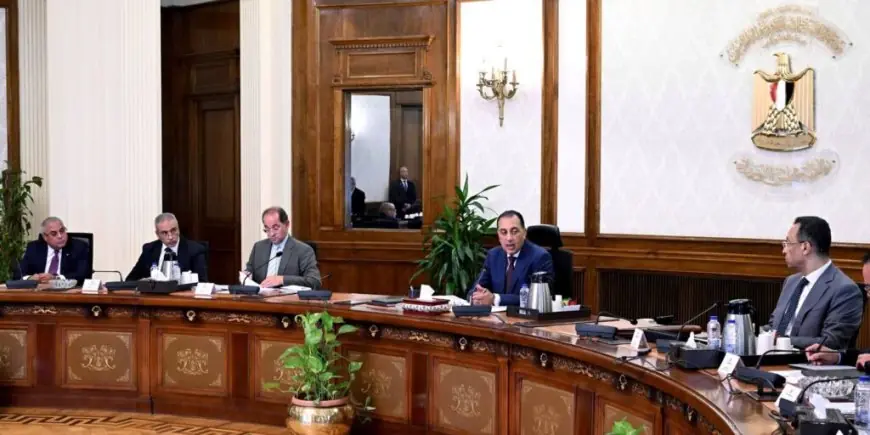مدبولي يتابع تطورات مشروعات تكنولوجيا المعلومات والبنية التحتية للاتصالات والتحول الرقمي في مصر