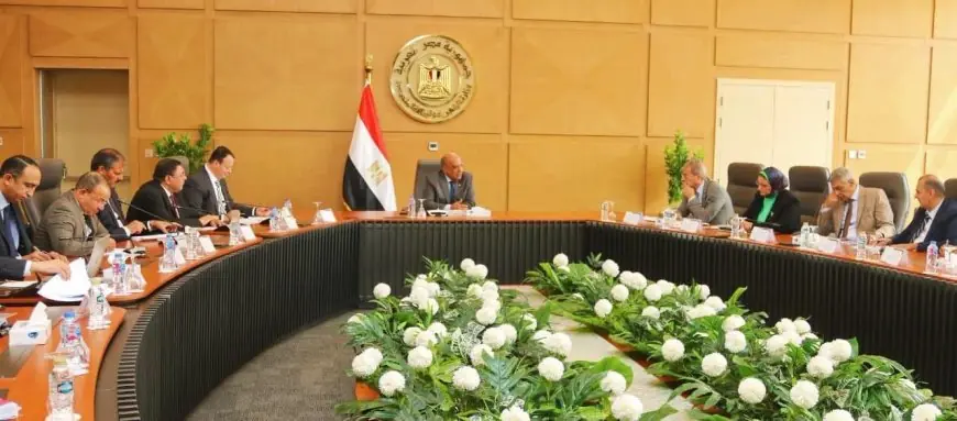 اجتماع برئاسة وزير الكهرباء لمتابعة خطة تشغيل وتأمين الشبكة القومية