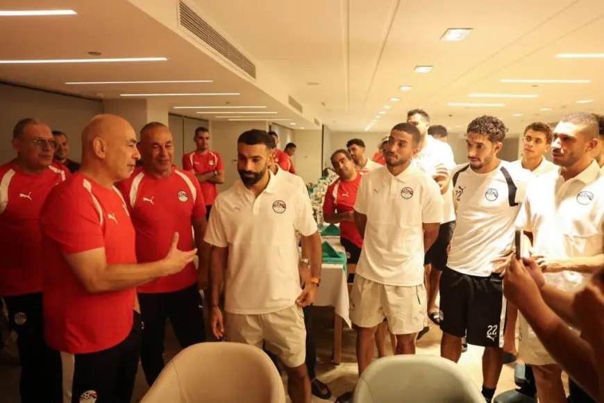 لاعبو منتخب مصر يحتفلون بتجديد عقد حسام وإبراهيم حسن حتى 2030 مع الصور الحصرية