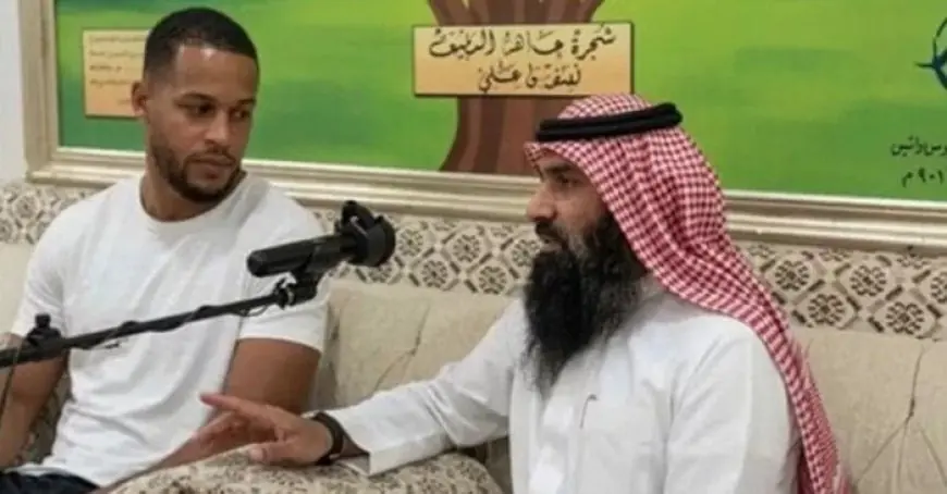 رئيس نيجيريا السابق يعلن إسلامه