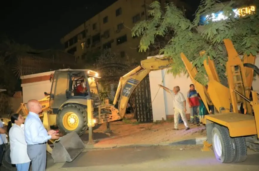 وزيرة التنمية المحلية تشرف على نقل شجرة عملاقة بنجاح في مصر الجديدة